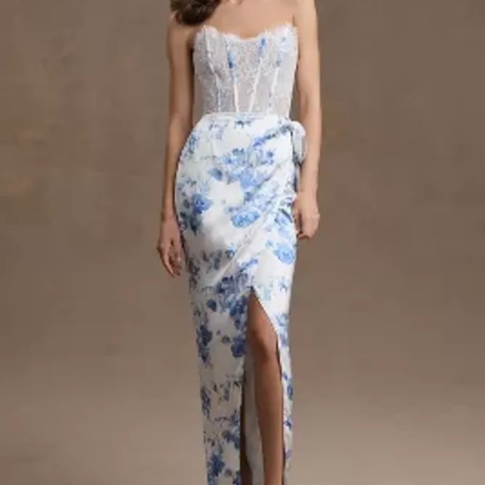 V. Chapman January Size 8 Dress